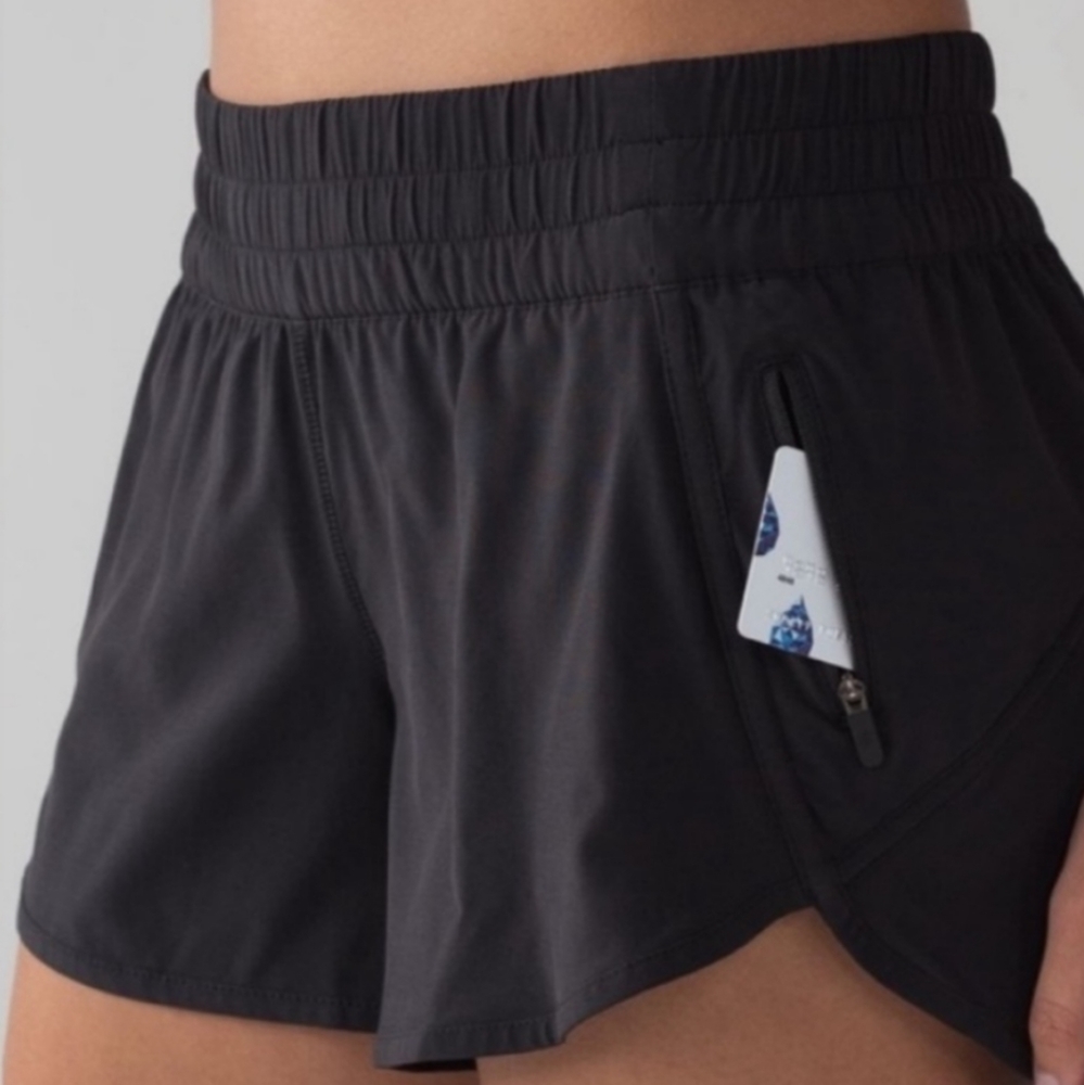 Lululemon Tracker Short II *2-way Stretch in Black 8